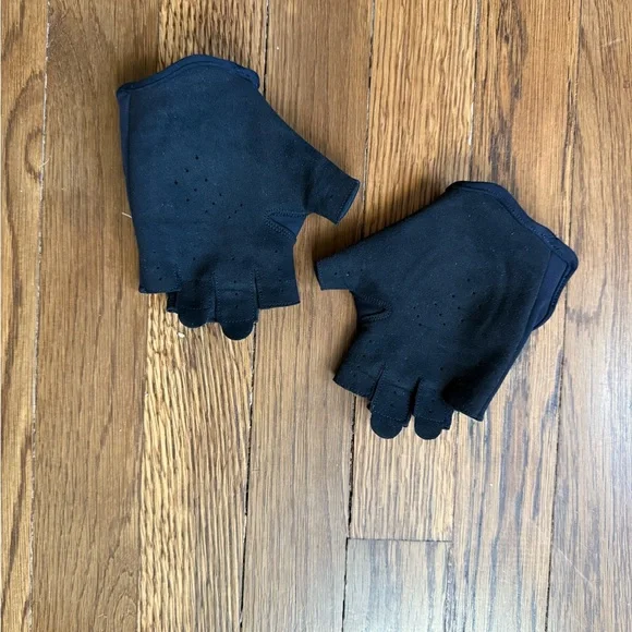 Lululemon Black Workout Gloves - Picture 4 of 6
